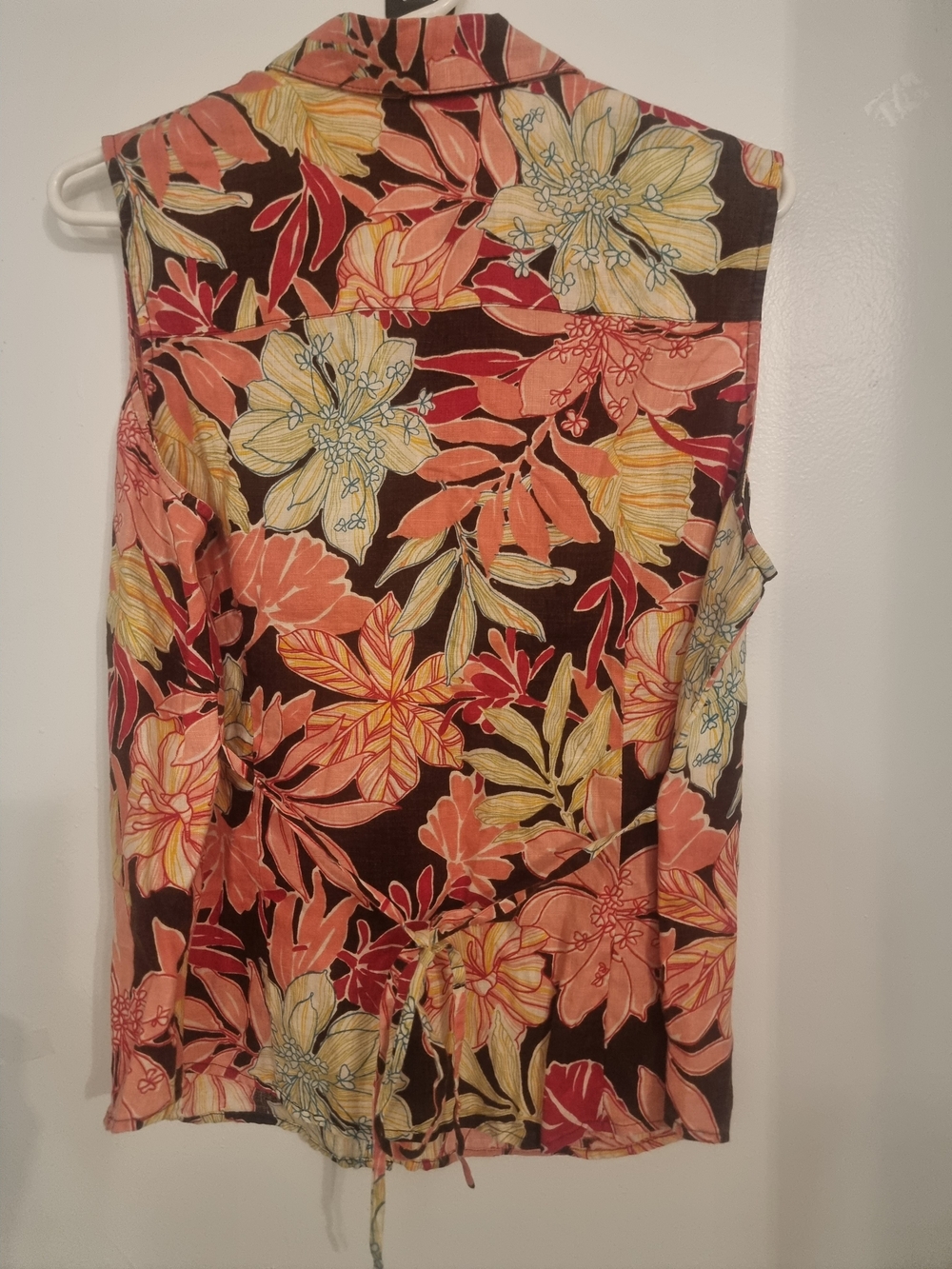 Liz Claiborne Black Sleeveless Floral Button-Down Top with Red and Orange Blooms - Picture 5 of 11